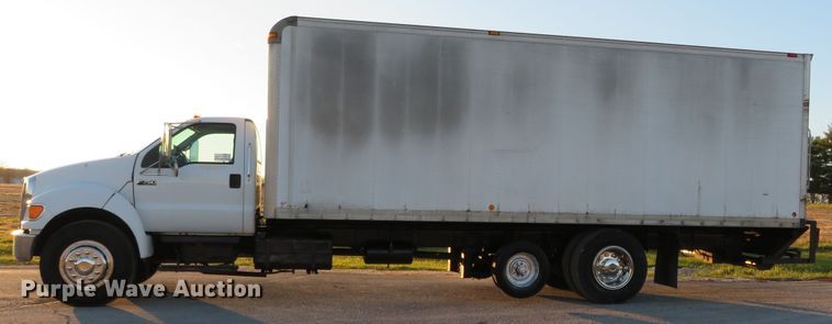 image for item DI3921 2004 Ford F750 Super Duty XLT  box truck