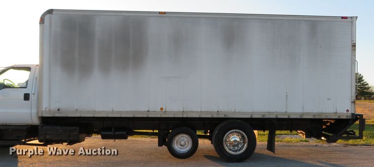image for item DI3921 2004 Ford F750 Super Duty XLT  box truck