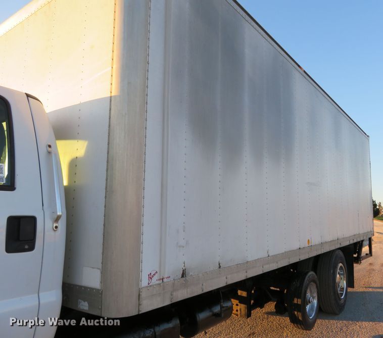 image for item DI3921 2004 Ford F750 Super Duty XLT  box truck