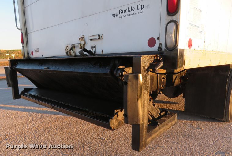 image for item DI3921 2004 Ford F750 Super Duty XLT  box truck