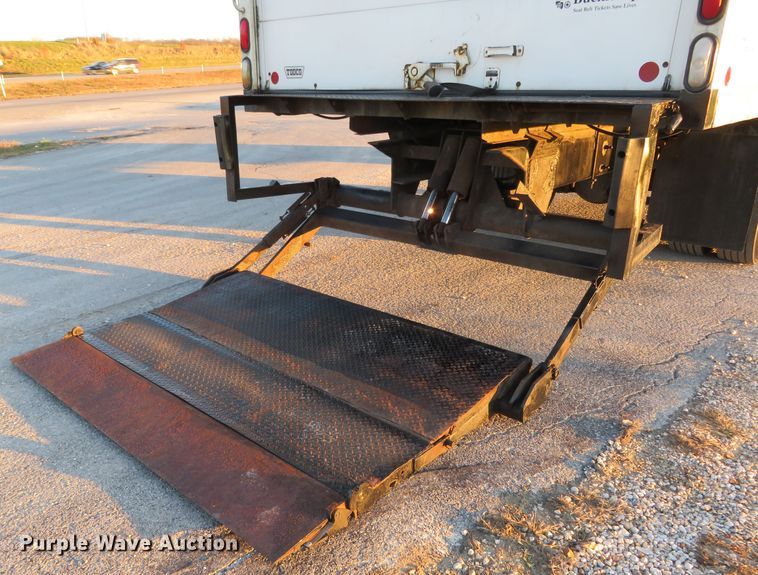 image for item DI3921 2004 Ford F750 Super Duty XLT  box truck