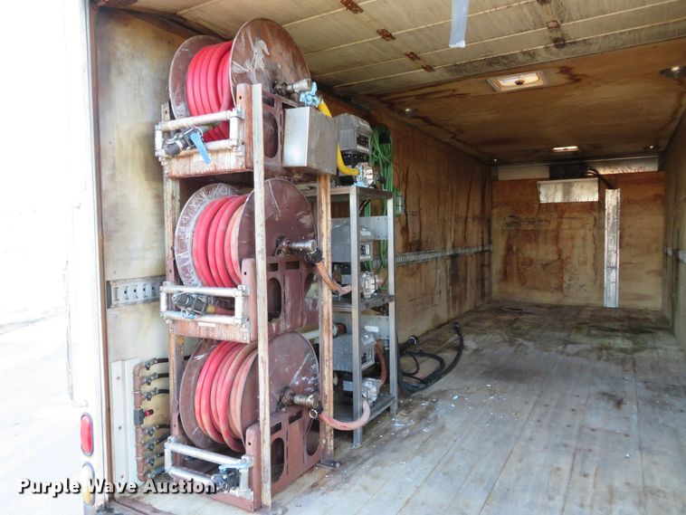 image for item DI3921 2004 Ford F750 Super Duty XLT  box truck