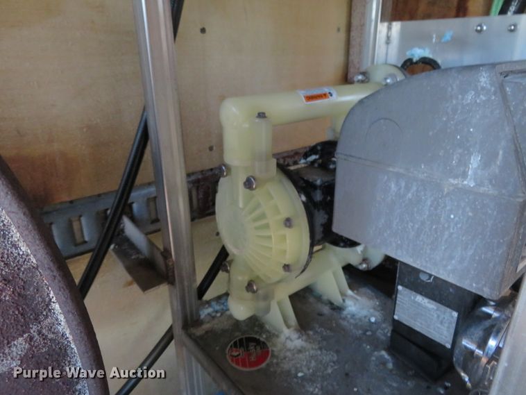 image for item DI3921 2004 Ford F750 Super Duty XLT  box truck