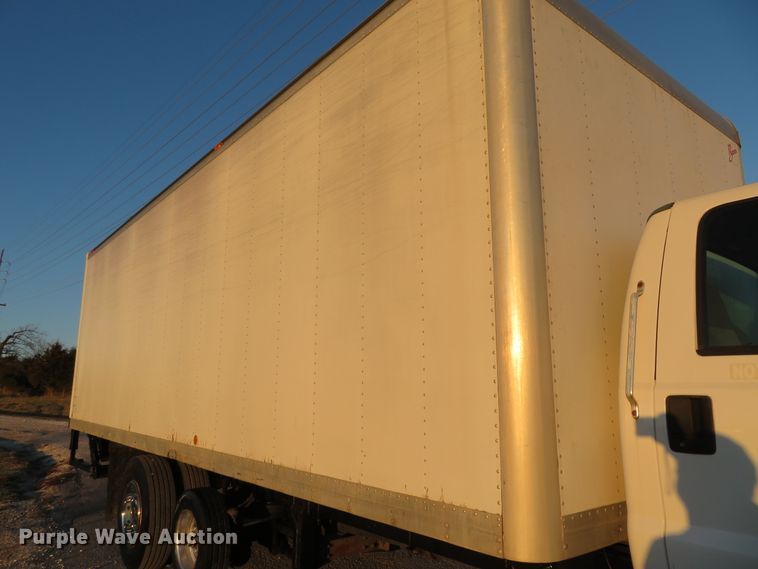 image for item DI3921 2004 Ford F750 Super Duty XLT  box truck