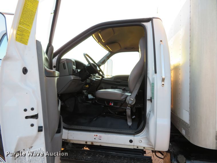image for item DI3921 2004 Ford F750 Super Duty XLT  box truck