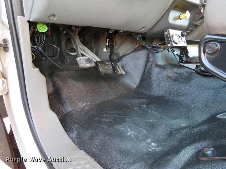 image for item DI3921 2004 Ford F750 Super Duty XLT  box truck