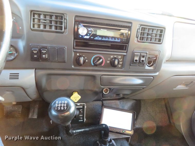 image for item DI3921 2004 Ford F750 Super Duty XLT  box truck