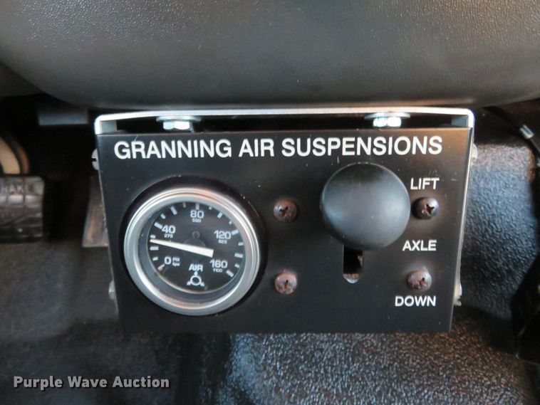 image for item DI3921 2004 Ford F750 Super Duty XLT  box truck