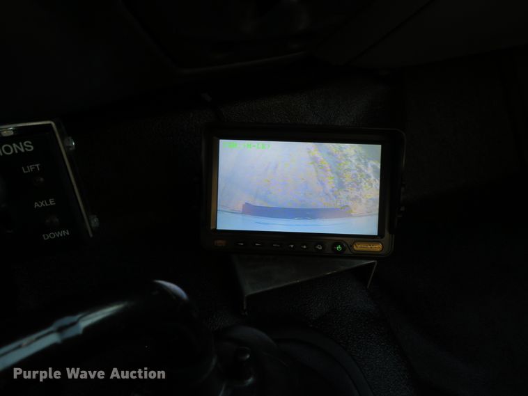 image for item DI3921 2004 Ford F750 Super Duty XLT  box truck