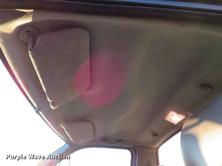 image for item DI3921 2004 Ford F750 Super Duty XLT  box truck