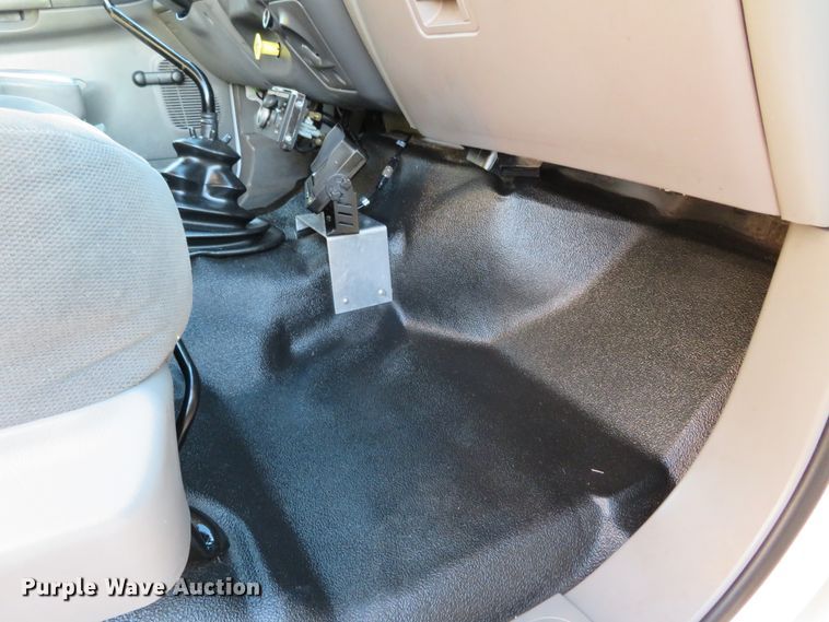 image for item DI3921 2004 Ford F750 Super Duty XLT  box truck