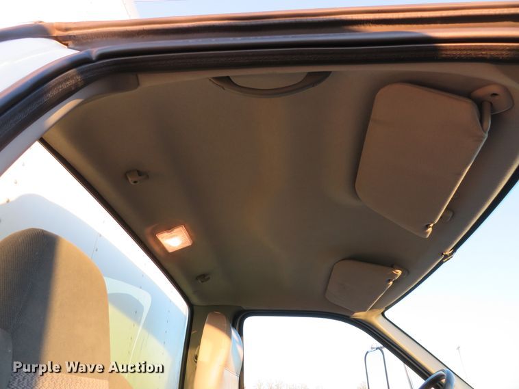 image for item DI3921 2004 Ford F750 Super Duty XLT  box truck