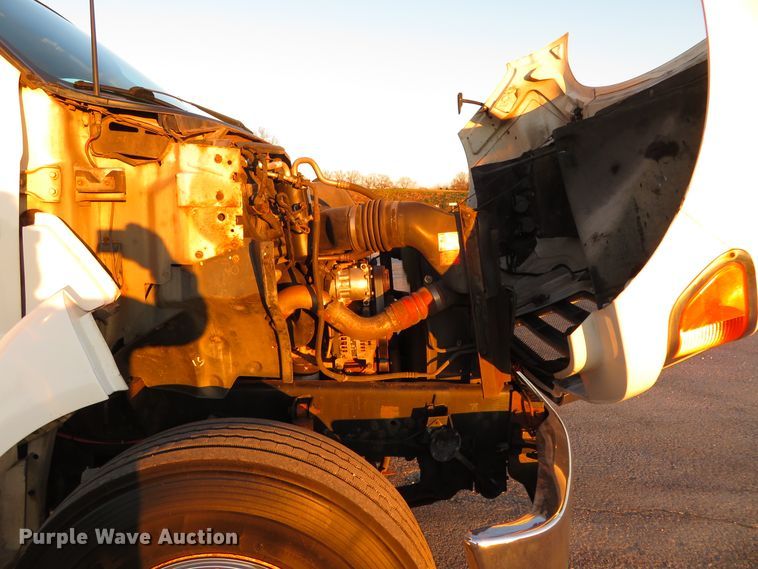 image for item DI3921 2004 Ford F750 Super Duty XLT  box truck