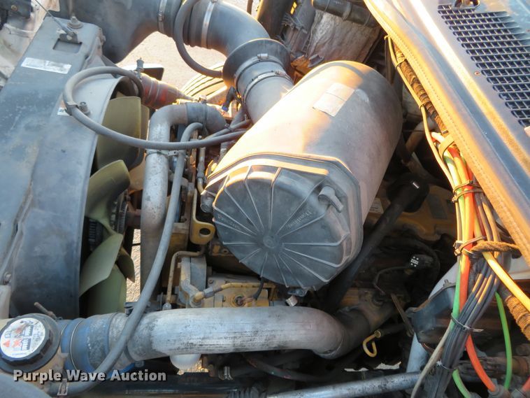 image for item DI3921 2004 Ford F750 Super Duty XLT  box truck