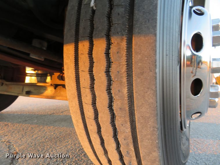 image for item DI3921 2004 Ford F750 Super Duty XLT  box truck