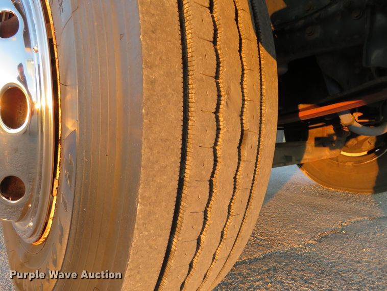 image for item DI3921 2004 Ford F750 Super Duty XLT  box truck