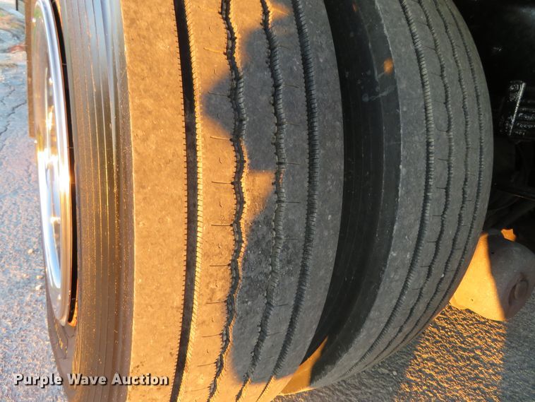 image for item DI3921 2004 Ford F750 Super Duty XLT  box truck