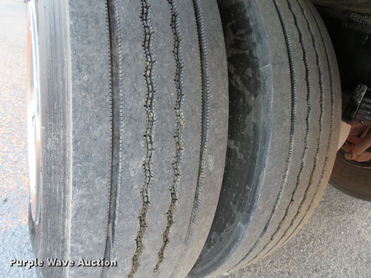 image for item DI3921 2004 Ford F750 Super Duty XLT  box truck