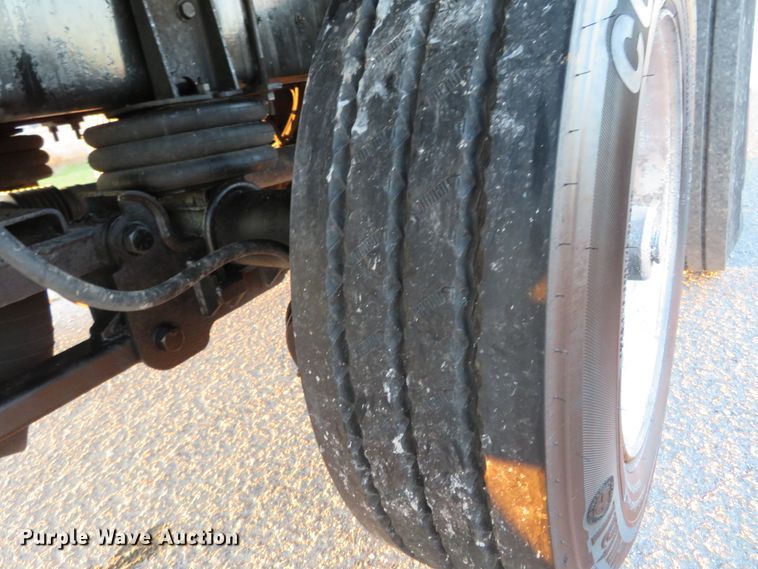 image for item DI3921 2004 Ford F750 Super Duty XLT  box truck