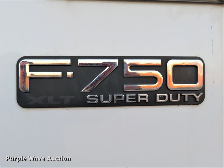 image for item DI3921 2004 Ford F750 Super Duty XLT  box truck
