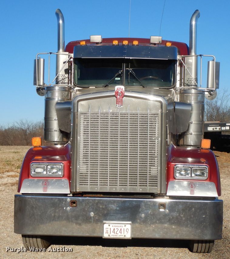 image for item DI8063 2006 Kenworth W900  semi truck