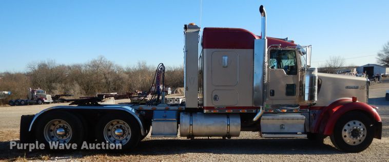 image for item DI8063 2006 Kenworth W900  semi truck