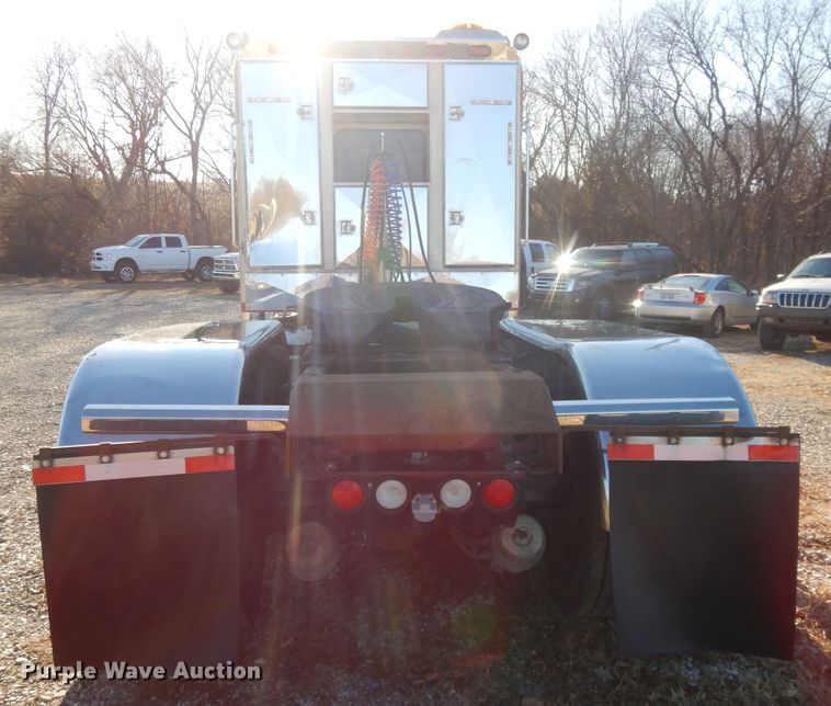 image for item DI8063 2006 Kenworth W900  semi truck