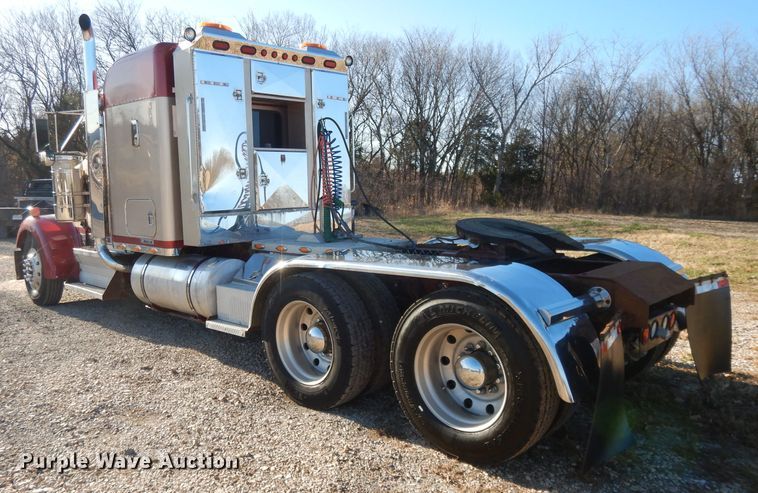 image for item DI8063 2006 Kenworth W900  semi truck