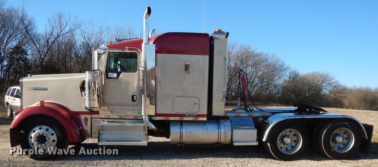 image for item DI8063 2006 Kenworth W900  semi truck