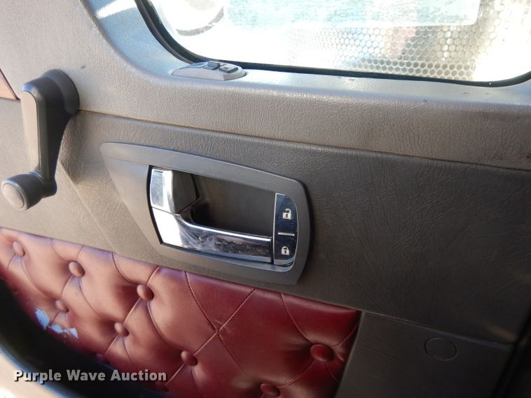 image for item DI8063 2006 Kenworth W900  semi truck