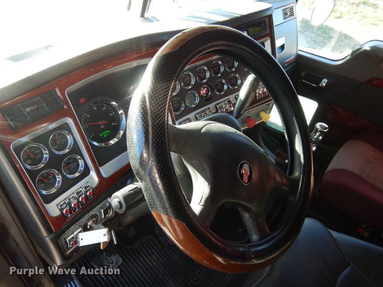 image for item DI8063 2006 Kenworth W900  semi truck