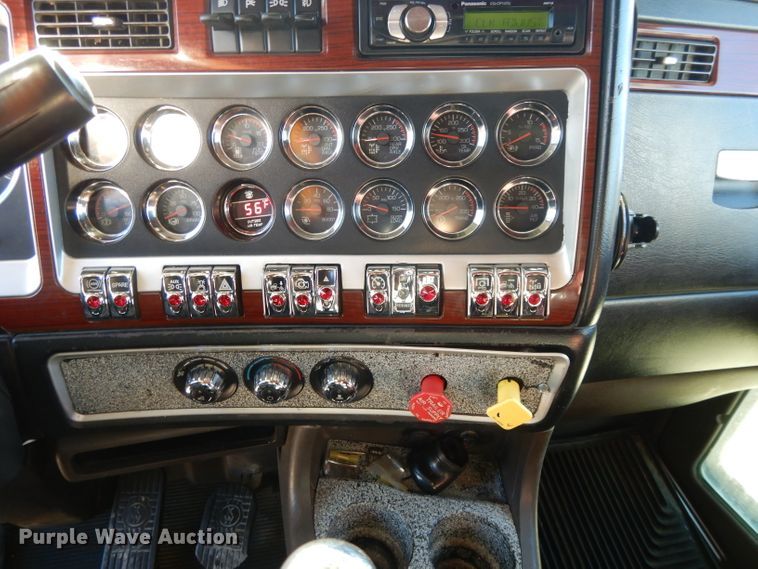 image for item DI8063 2006 Kenworth W900  semi truck