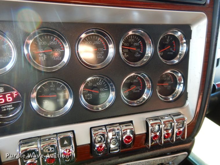 image for item DI8063 2006 Kenworth W900  semi truck