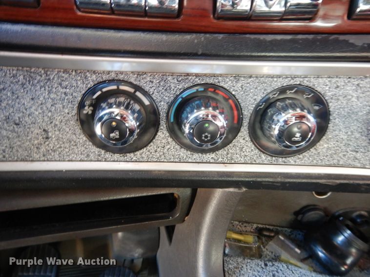 image for item DI8063 2006 Kenworth W900  semi truck