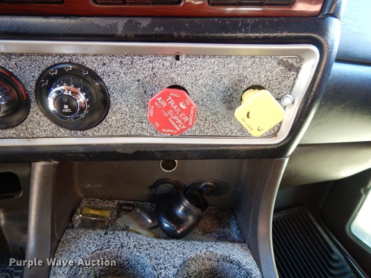 image for item DI8063 2006 Kenworth W900  semi truck