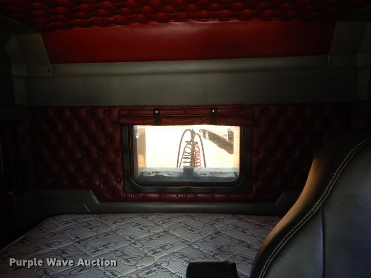 image for item DI8063 2006 Kenworth W900  semi truck