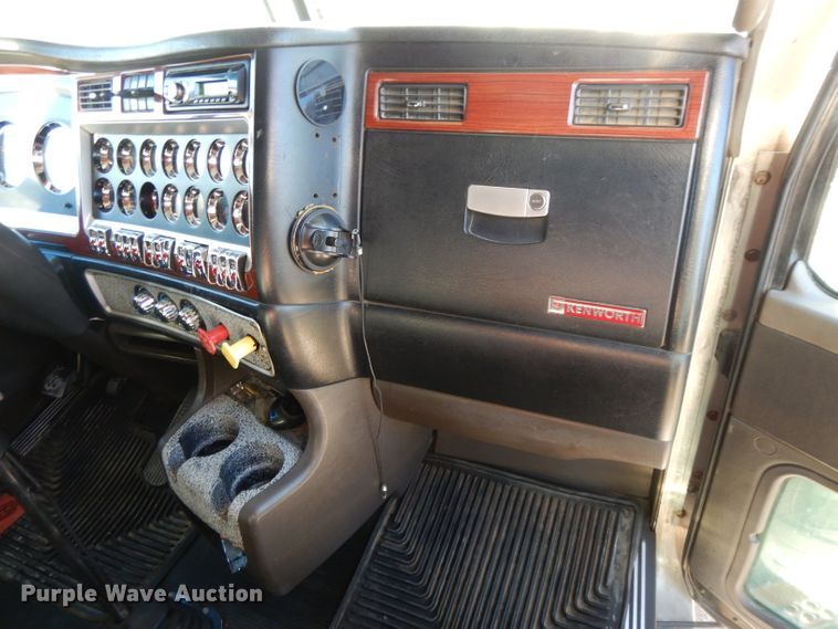 image for item DI8063 2006 Kenworth W900  semi truck