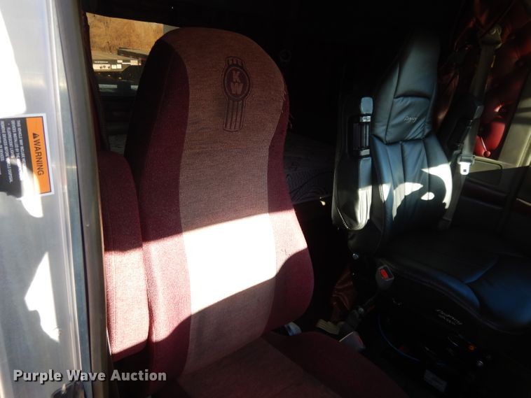 image for item DI8063 2006 Kenworth W900  semi truck