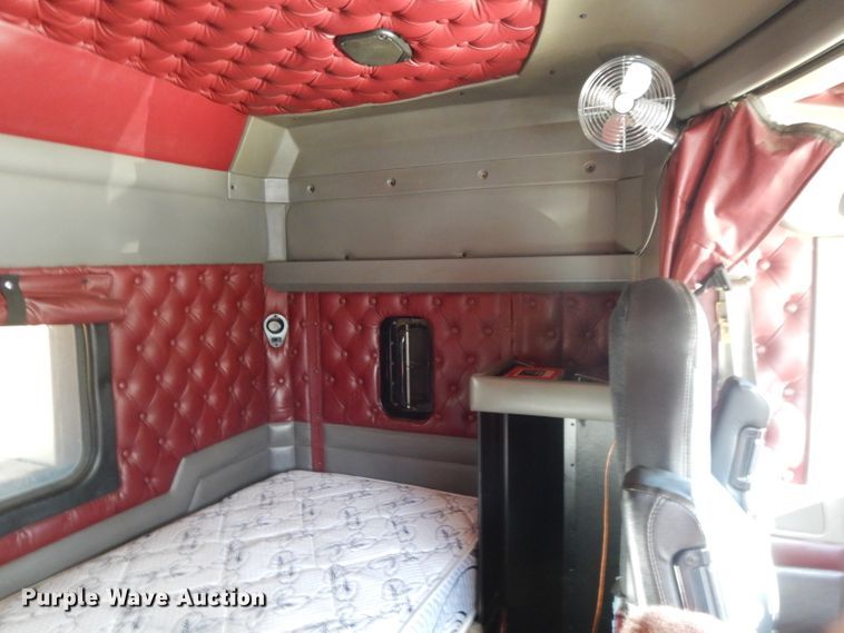 image for item DI8063 2006 Kenworth W900  semi truck