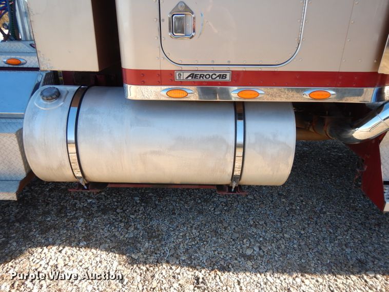 image for item DI8063 2006 Kenworth W900  semi truck