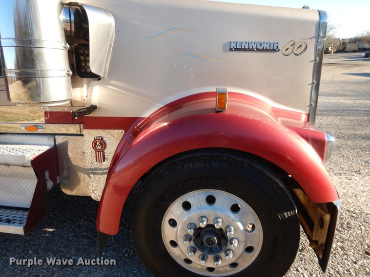 image for item DI8063 2006 Kenworth W900  semi truck