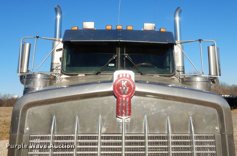 image for item DI8063 2006 Kenworth W900  semi truck