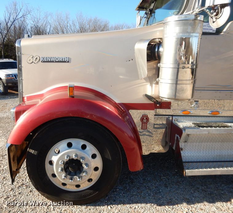 image for item DI8063 2006 Kenworth W900  semi truck