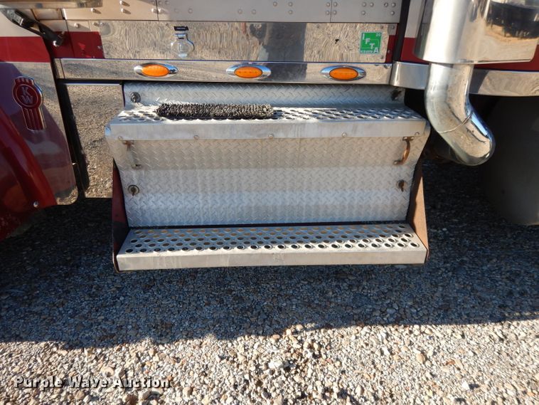 image for item DI8063 2006 Kenworth W900  semi truck