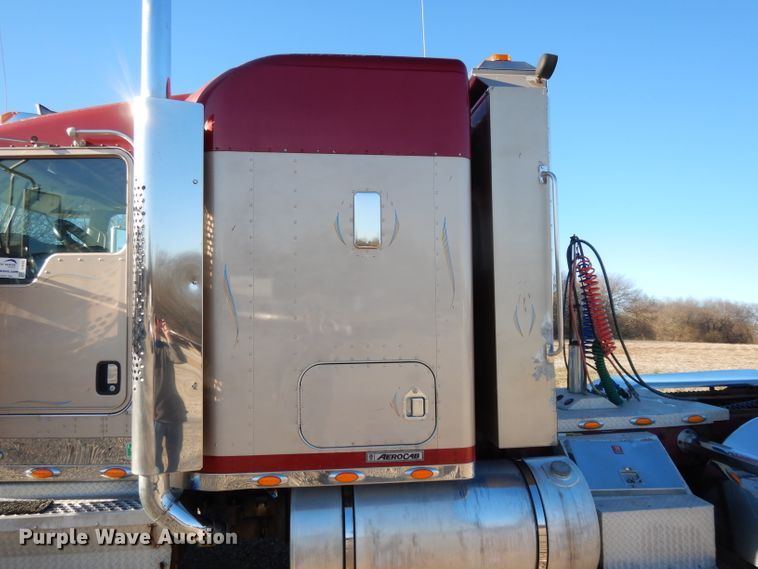 image for item DI8063 2006 Kenworth W900  semi truck