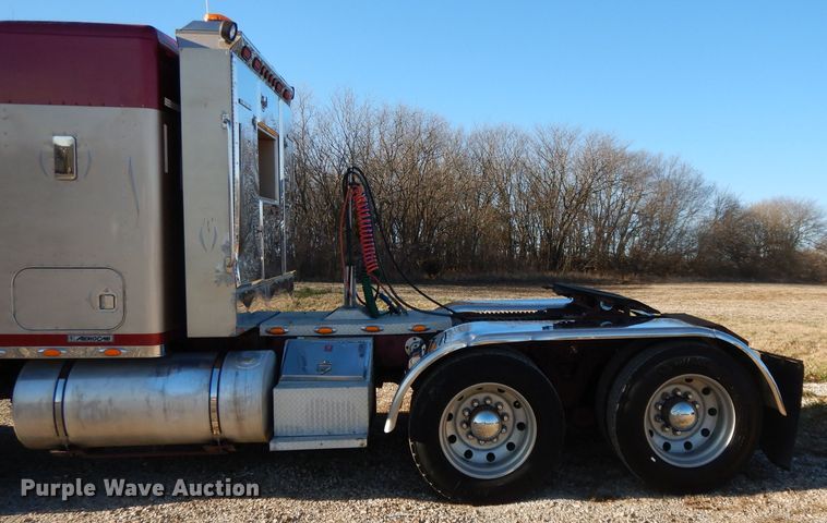 image for item DI8063 2006 Kenworth W900  semi truck