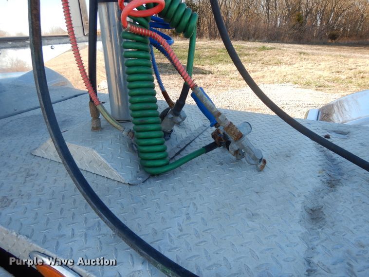 image for item DI8063 2006 Kenworth W900  semi truck