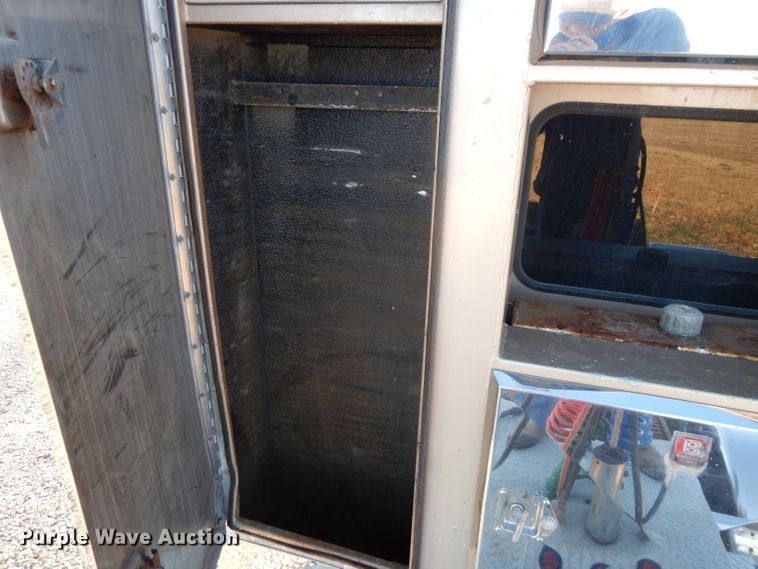 image for item DI8063 2006 Kenworth W900  semi truck