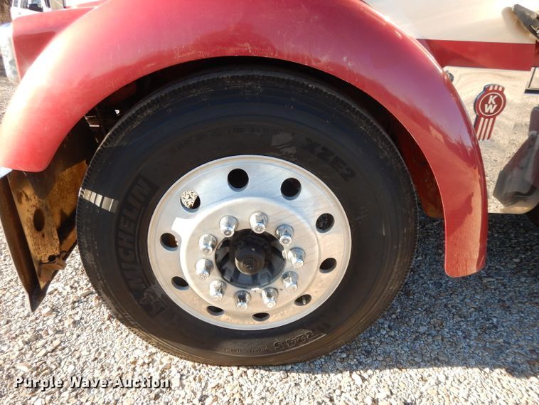 image for item DI8063 2006 Kenworth W900  semi truck