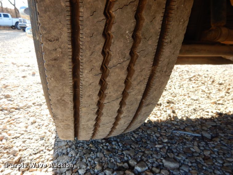 image for item DI8063 2006 Kenworth W900  semi truck